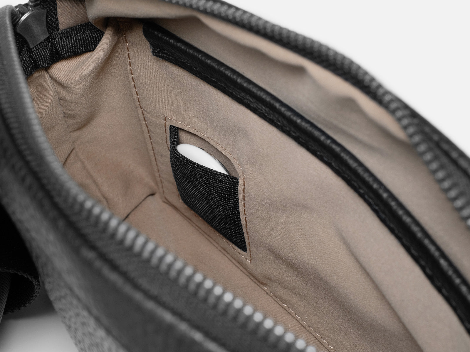 157 Essential Sling Tasche